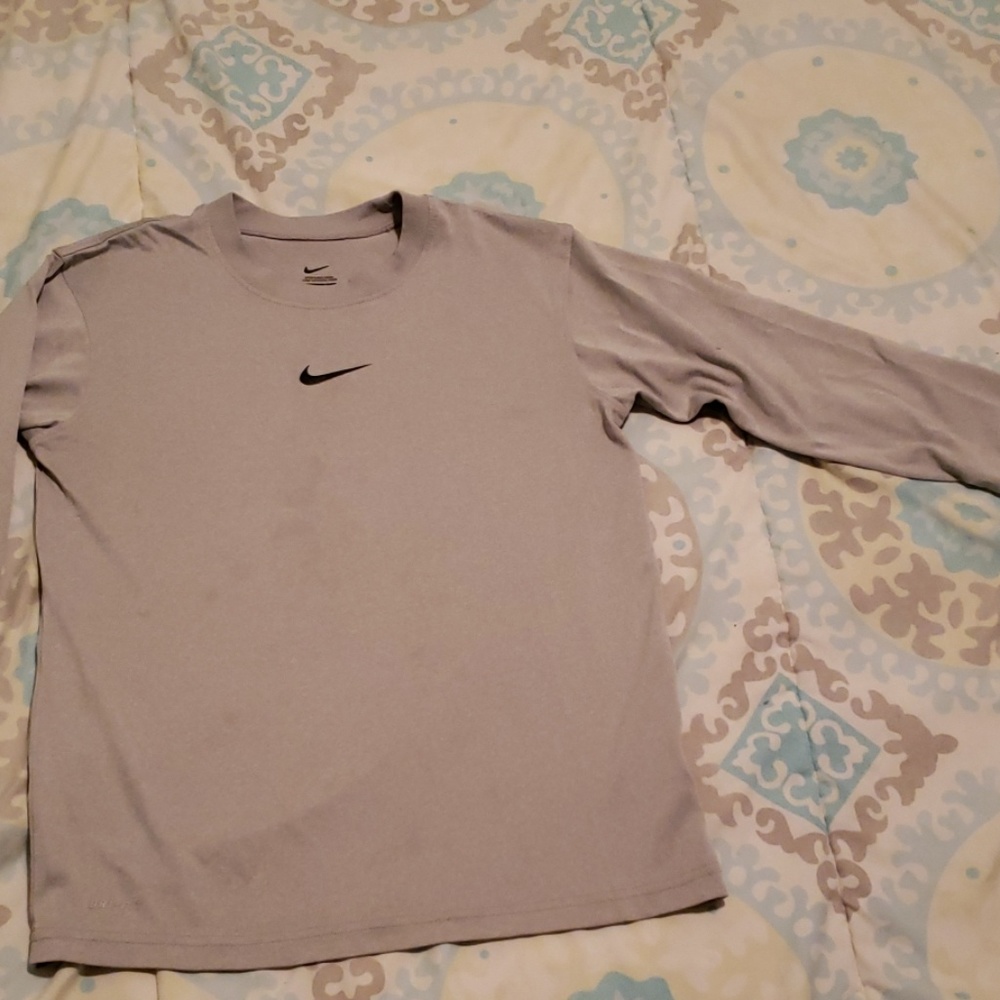 Nike long sleeve boy shirt